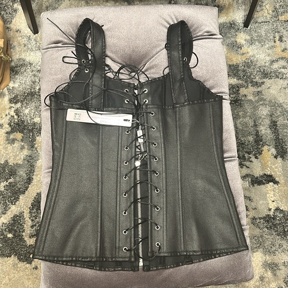 Black Lace-Up Corset Top - Picture 4 of 4